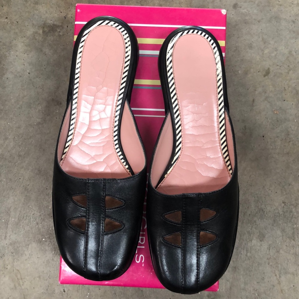 Women’s flats